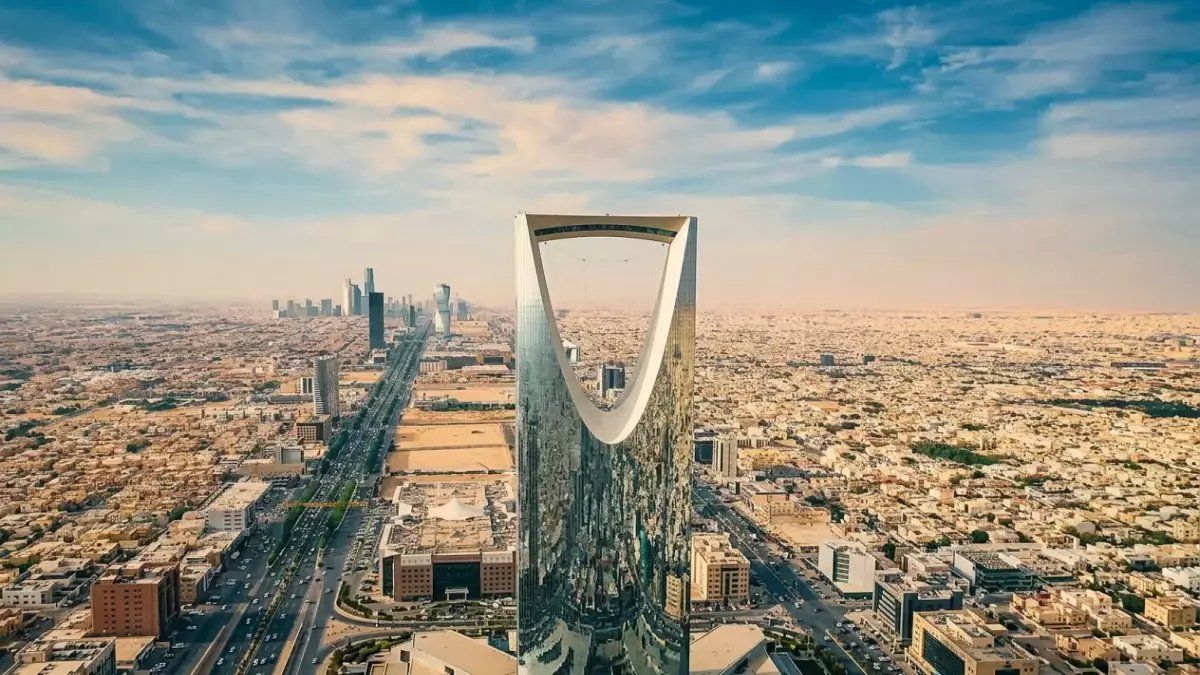 خطير: قرار عاجل من الداخلية السعودية للعالقين... المغادرة مجاناً قبل 18 أبريل 2026 أو غرامة 50 ألف ريال!