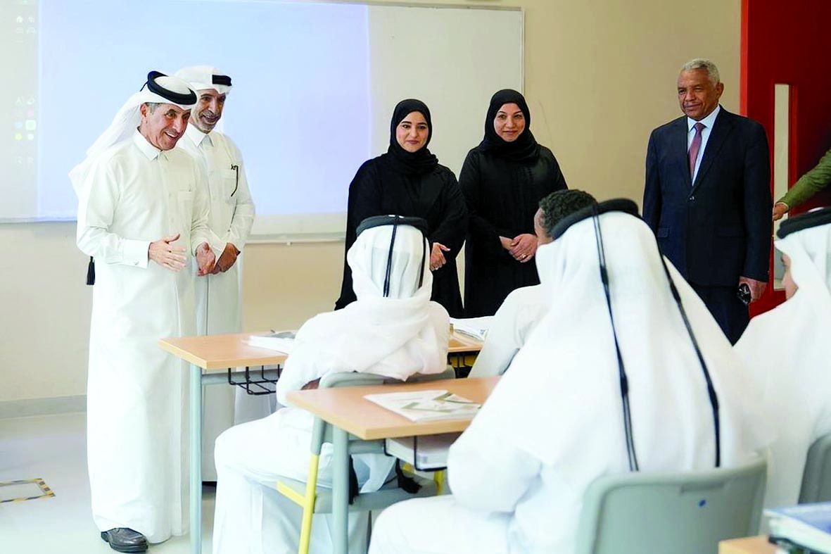 تفقد الدراسة الحضورية في 5 مدارس.. د.إبراهيم النعيمي: منظومة التعليم تتسم بالمرونة والقدرة على التكيف