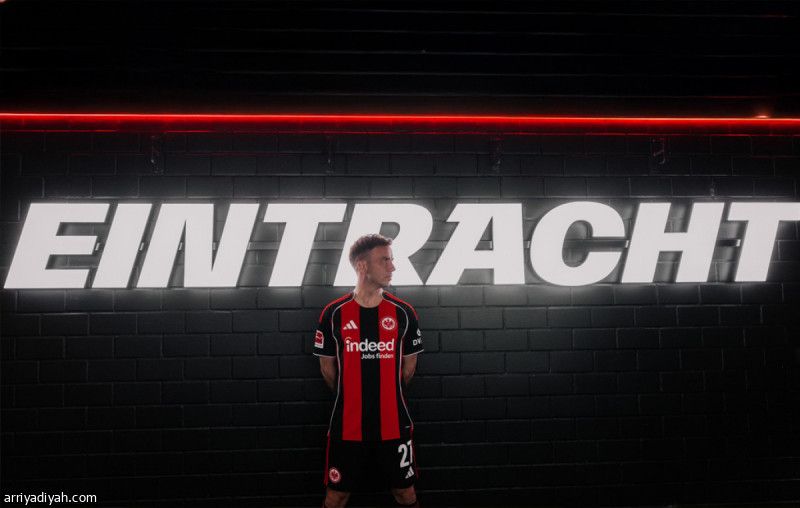 جوتزه يبقى مع فرانكفورت حتى 2028