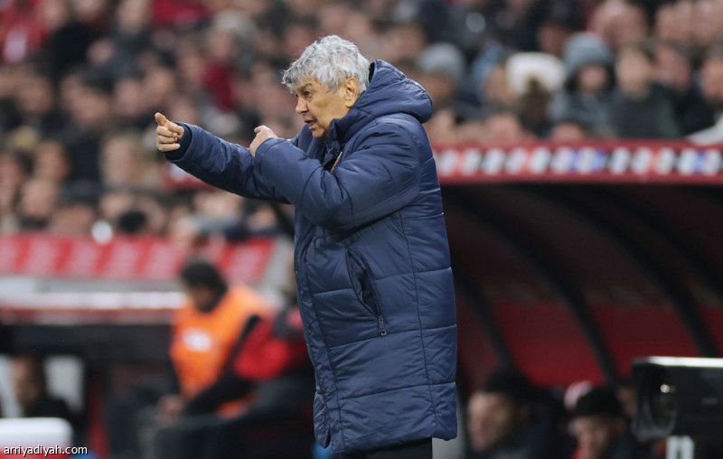 بعد خيبة المونديال.. رومانيا تتخلى عن لوتشيسكو