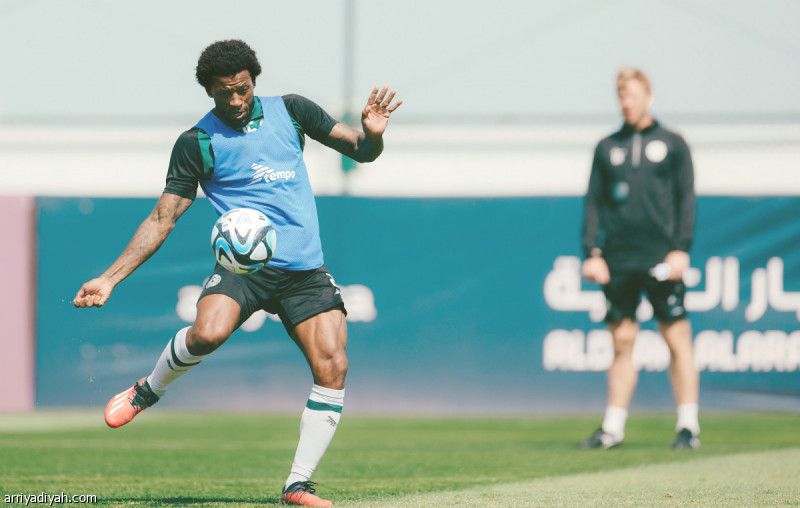 الاتفاق يعلق مصير الأجانب إلى مايو