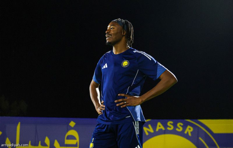 النصر يبعد كومان ومارتينيز.. ومعسكر يضم 21 لاعبا