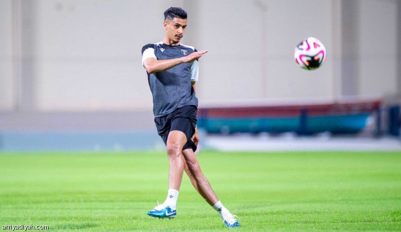 الاتحاد والأهلي يفاوضانه