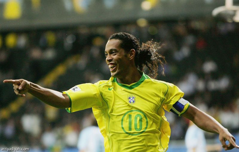 بعد 6 أعوام.. استسلام مزورة جواز رونالدينيو