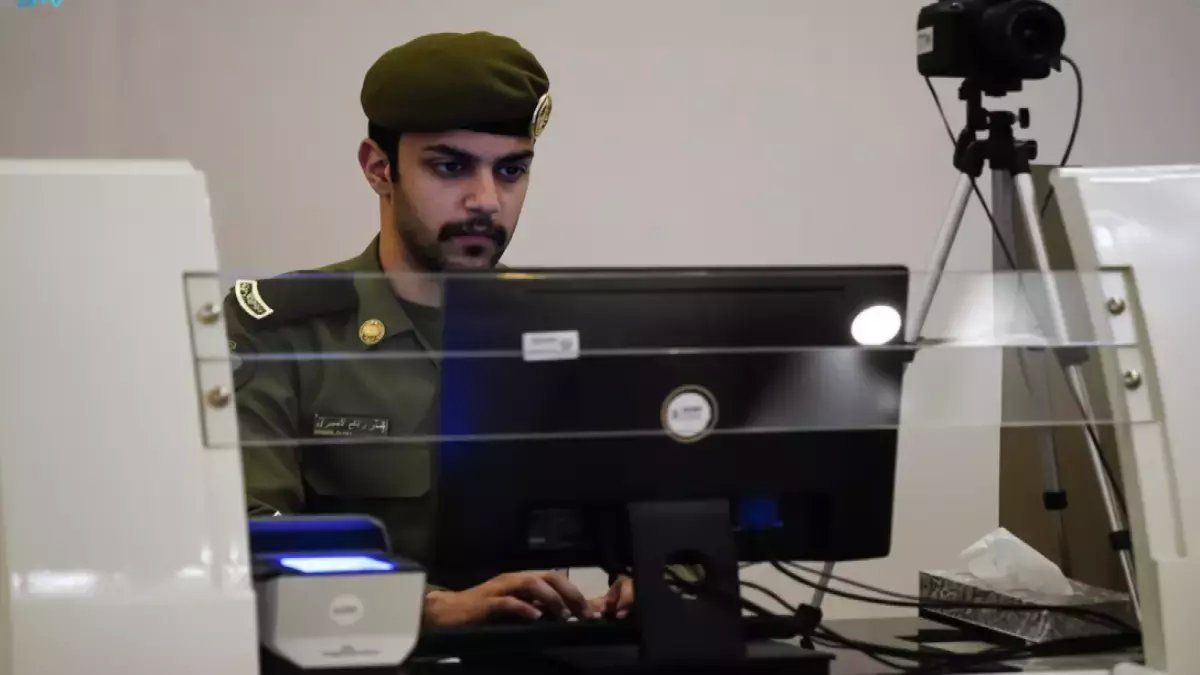 وداعاً لهوية الزائر والمقيم .. الجوازات السعودية تكشف رسمياً موعد النظام الجديد !!