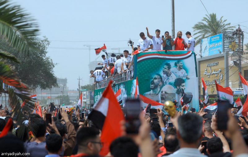 العراق بعد التأهل..استقبال شعبي وحافلة مكشوفة