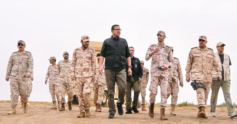 وزير الدفاع يتفقد وحدات الجيش: أداء الواجب بروح عالية من المسؤولية