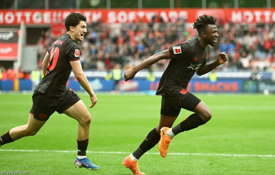 دورتموند يحبط شتوتجارت.. وليفركوزن يعاقب فولفسبورج بسداسية