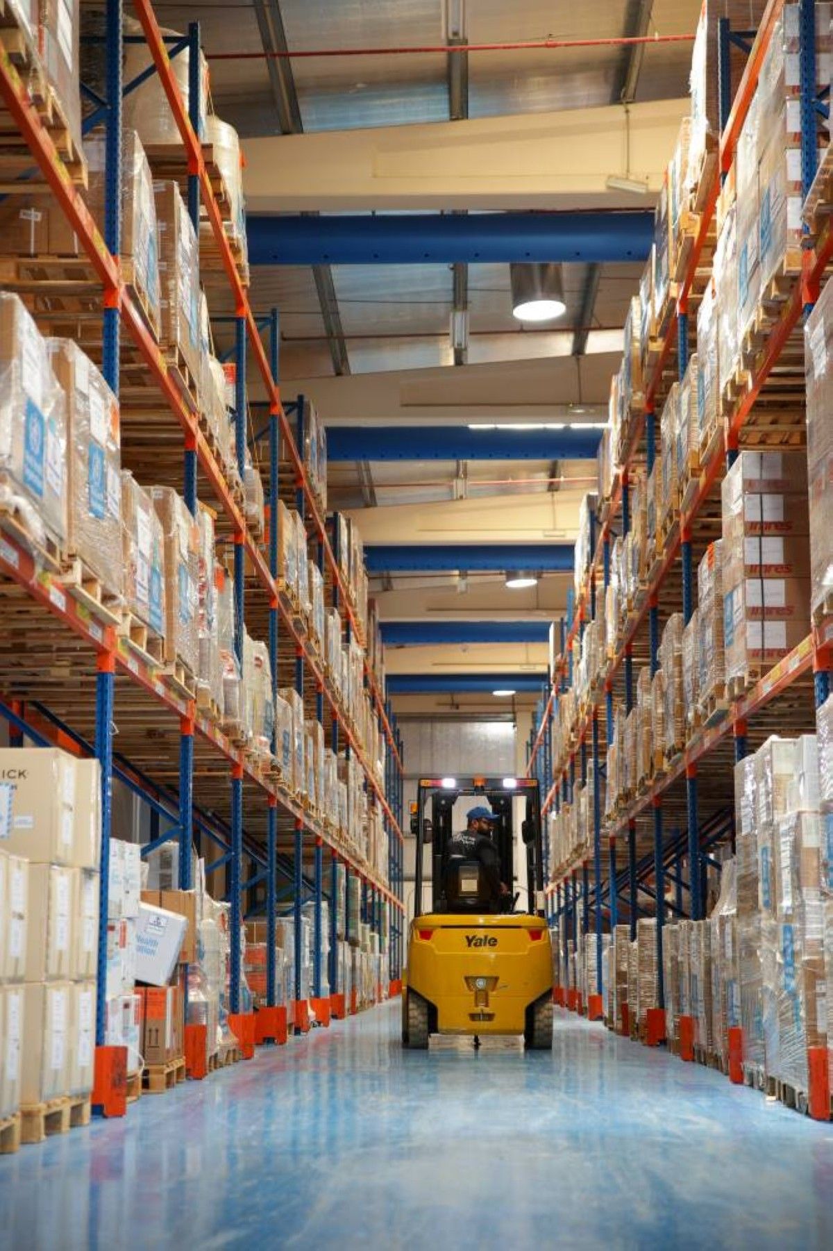 دبي الإنسانية تسيّر شحنة مساعدات طبية حيوية إلى غزة