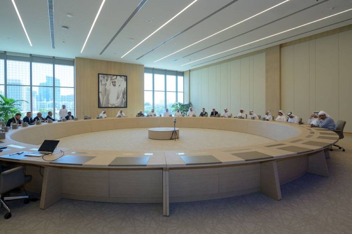 غرفة أبوظبي تعزز شراكة «العام» و«الخاص» في ملتقى «التجار مع صُنّاع القرار»