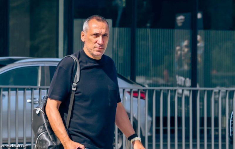 الهلال يمنح الخليج إجازة 7 أيام