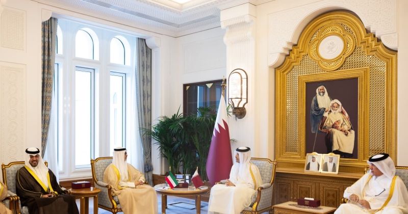 وزير الخارجية يجتمع إلى رئيس مجلس الوزراء القطري في الدوحة