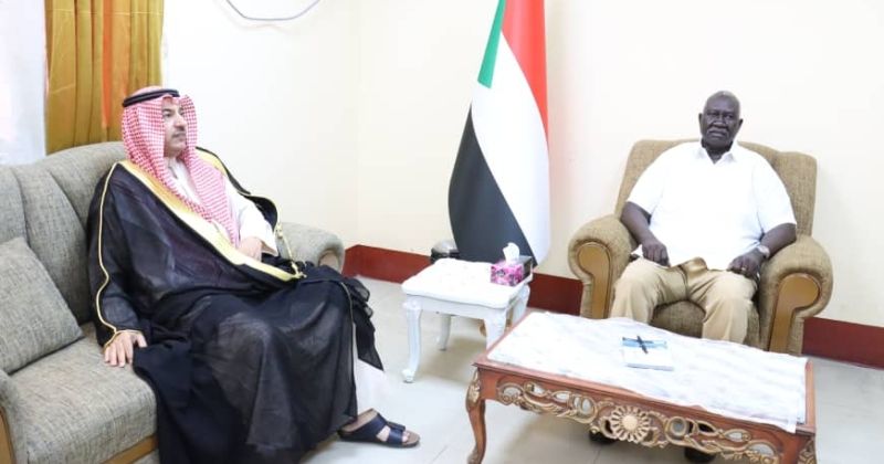 مالك عقار والسفير فهد الظفيري