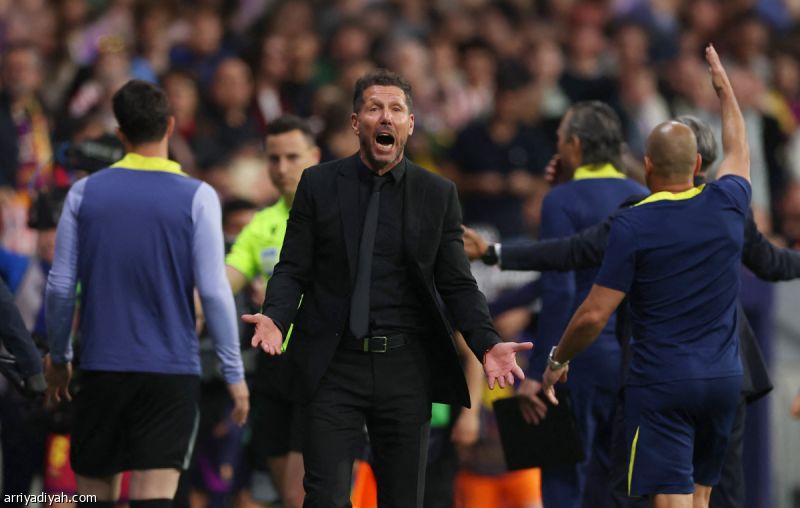 سيميوني يتجنب الجدل أمام برشلونة