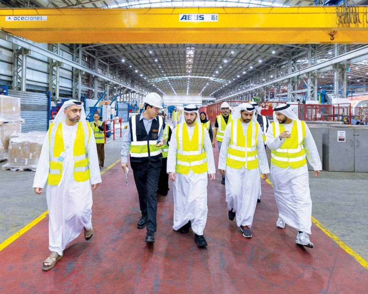 وفد من وزارة الصناعة يزور منشأة «دوكاب» ويتابع سير عملياتها بكفاءة واستمرارية