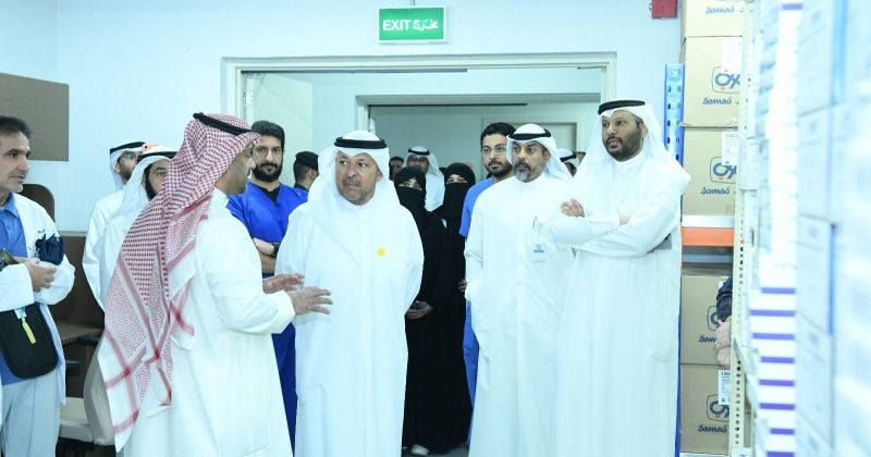 محافظ الفروانية يتفقد المستشفى ويطلع على مرافق الإيواء والمخازن