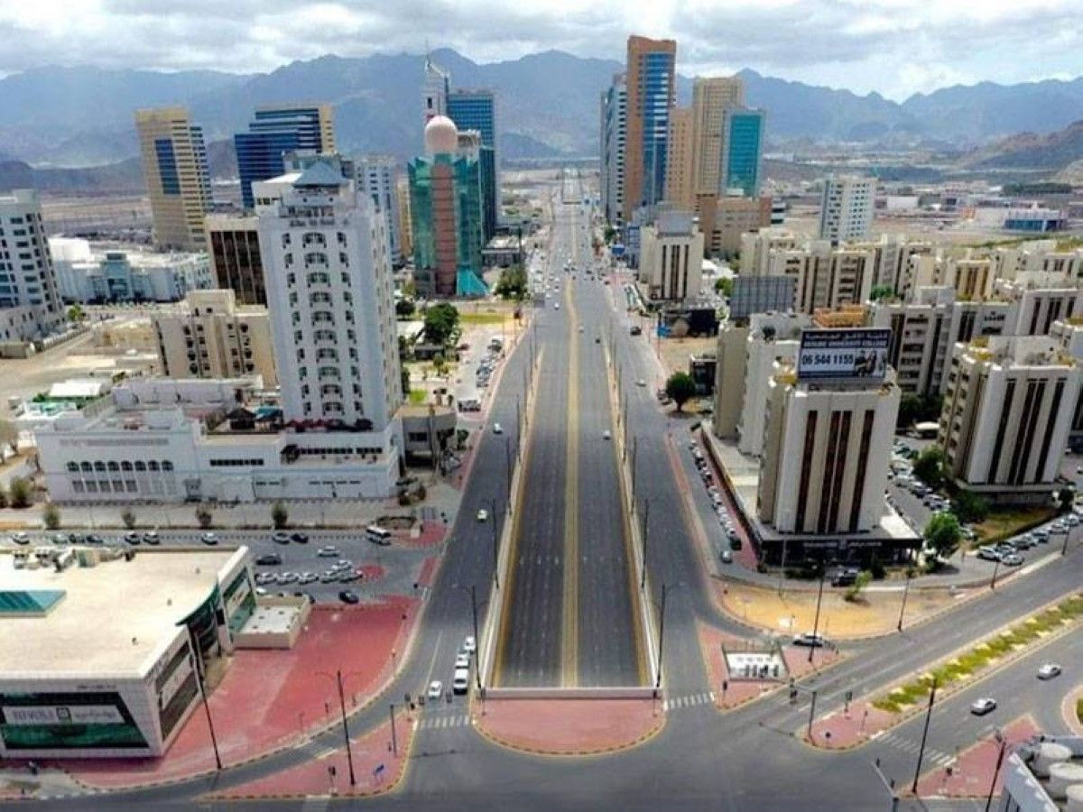 الفجيرة.. الجهات المختصة تتعامل مع حادت ناجم عن استهداف مبنى شركة "دو" بطائرة مسيرة قادمة من إيران