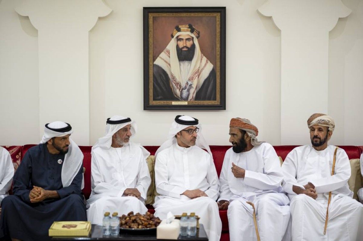 هزاع ونهيان بن زايد يعزيان في وفاة هويدن ذيبان الكتبي