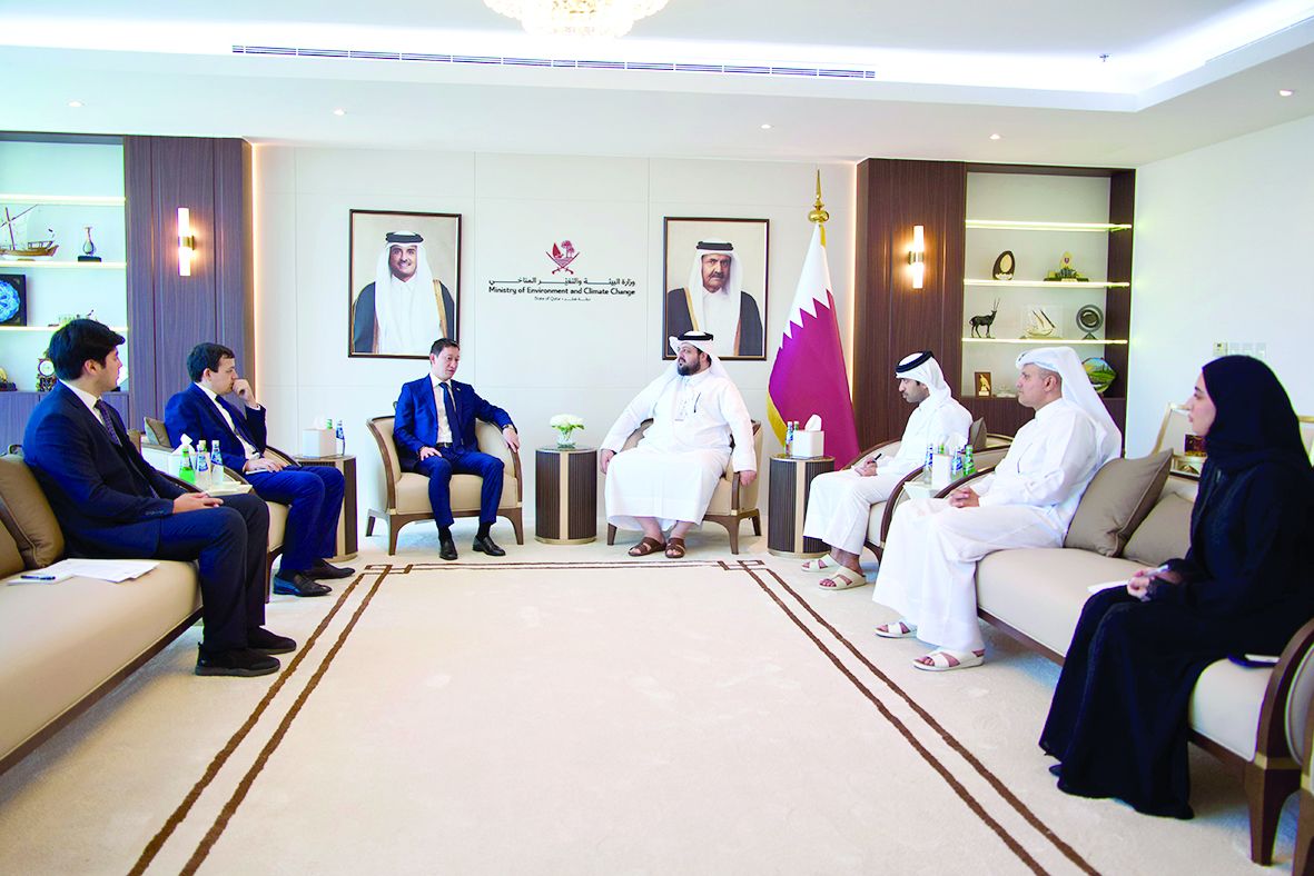 بحث التعاون البيئي مع أوزبكستان