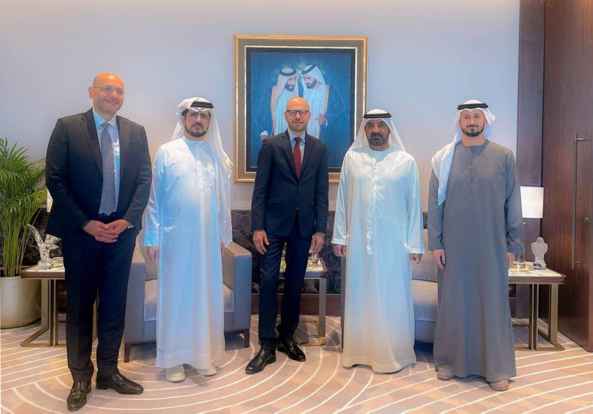 أحمد بن سعيد يبحث مع رئيس «سيمنس للطاقة» مجالي الطاقة والبنية التحتية