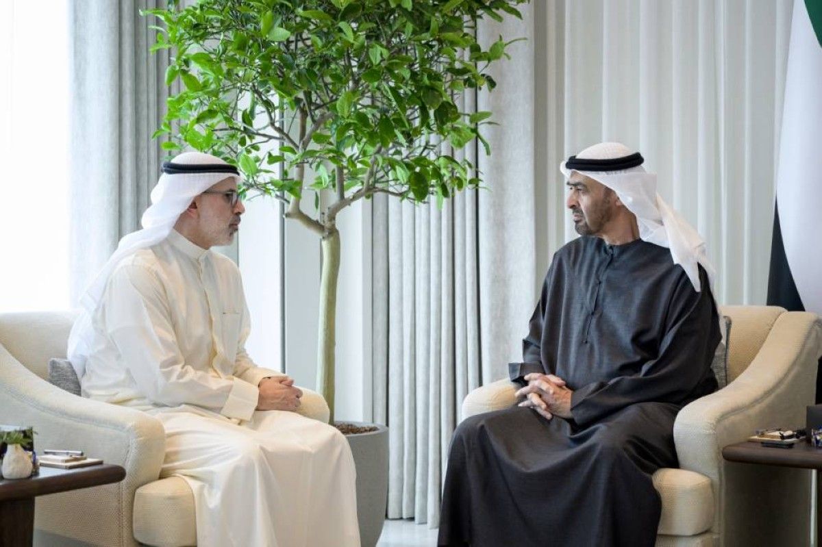 رئيس الدولة ووزير الخارجية الكويتي يبحثان تطورات الأوضاع والاعتداءات الإيرانية الإرهابية