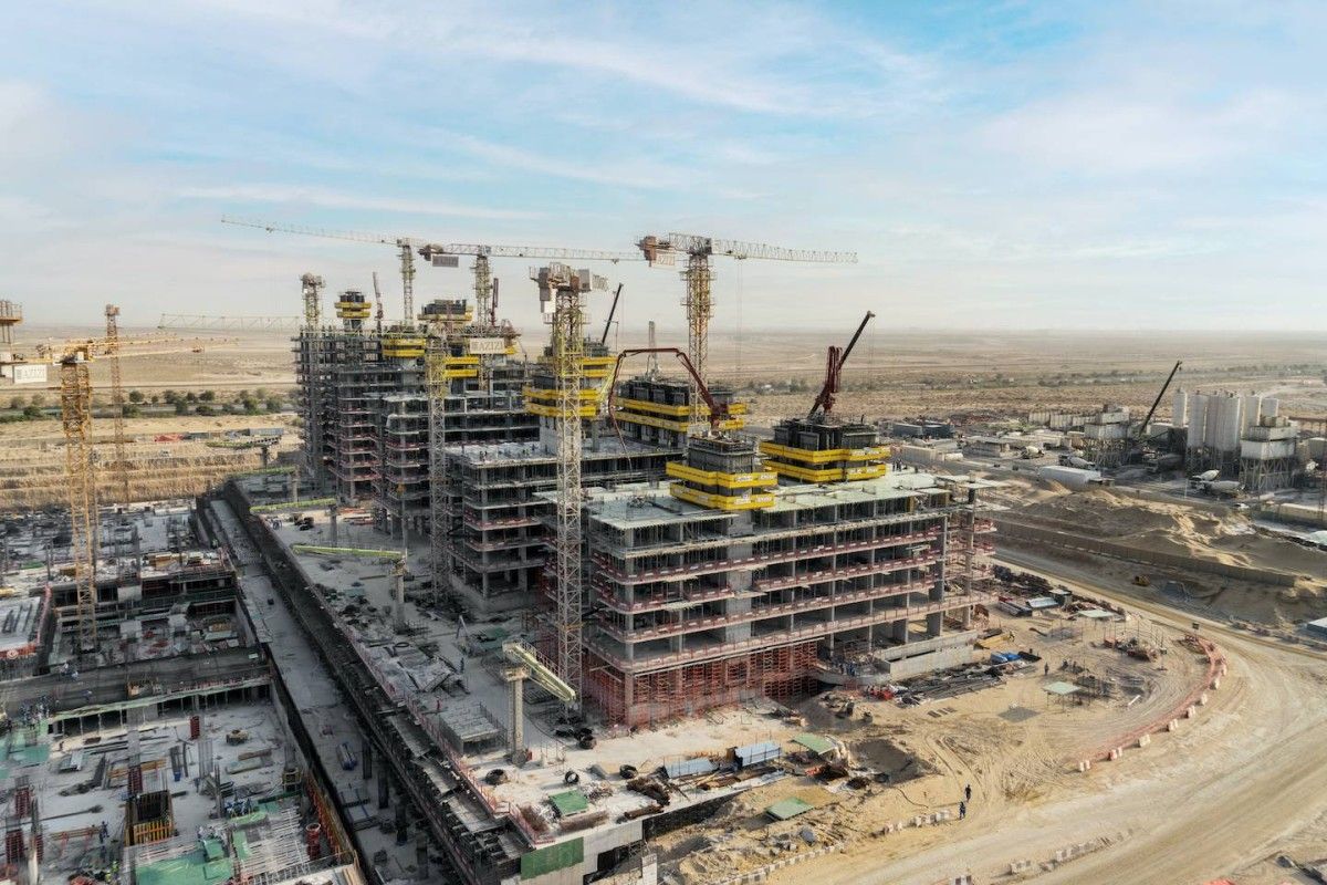 شراكة بين «عزيزي» و«دوكا» لدعم إنشاء «عزيزي فينيس» بدبي الجنوب