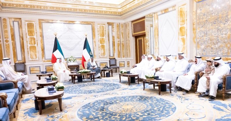 سمو الأمير يستقبل أسر شهداء الواجب من «الدفاع» و«الداخلية» وأسرة الشهيدة الطفلة الإيرانية