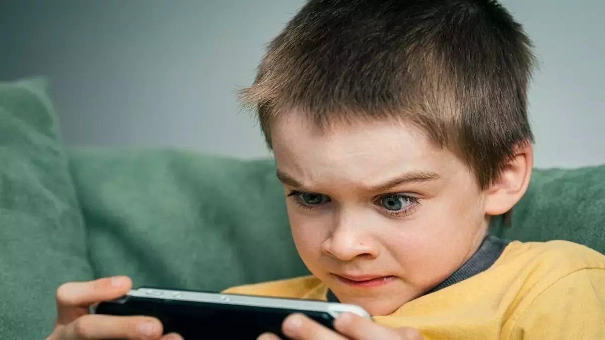 رسمياً: تنظيم الاتصالات يطلق "باقة الطفل" خلال 60 يومًا… هتتحكم في كل ما يشاهده ابنك على الموبايل!