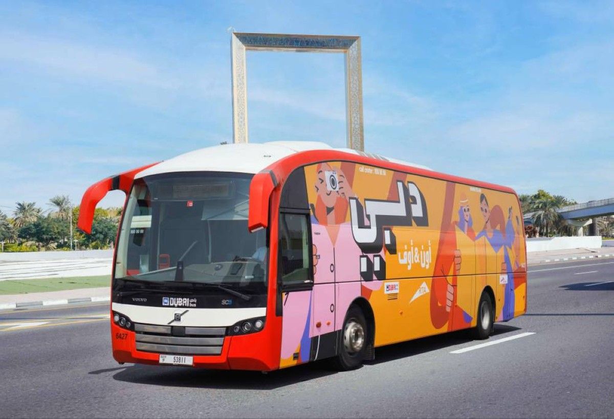 دبي تهزم لندن وسنغافورة.. حافلات تتحدى الزمن لـ18 عاماً وتقطع 2 مليون كيلومتر