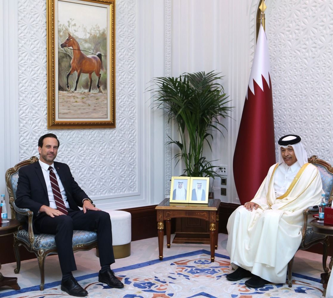 رئيس مجلس الشورى يجتمع مع السفير الكندي