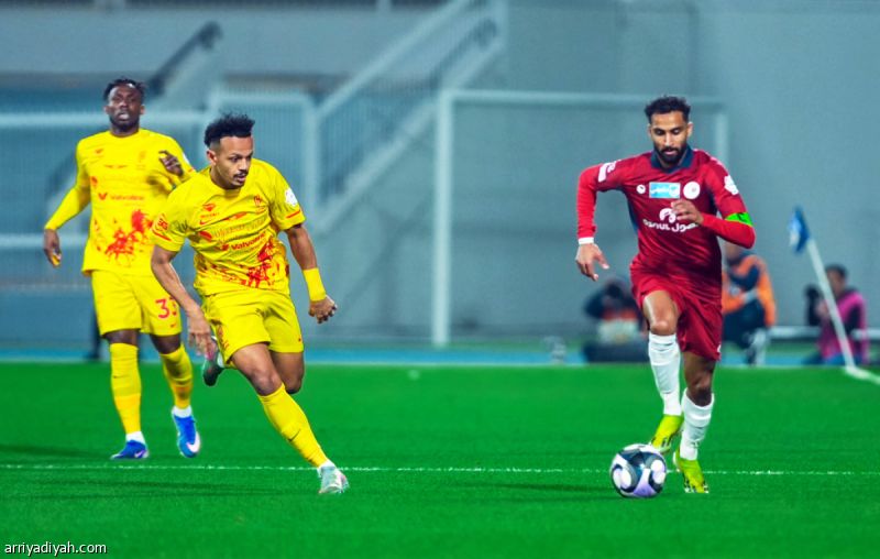 ضمك والقادسية يجددان سيناريو الدور الأول