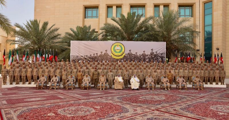 وزير الدفاع في تخريج «الضباط الجامعيين»: ترجمة ما اكتسبتموه من علوم ومعارف ومهارات إلى واقع عملي ملموس