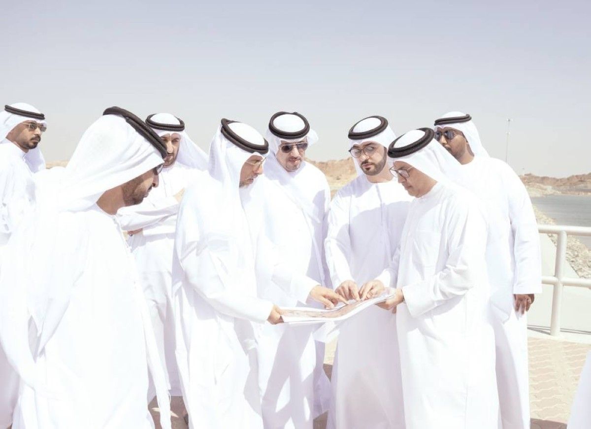 سهيل المزروعي يوجه بالاستفادة من مياه السدود