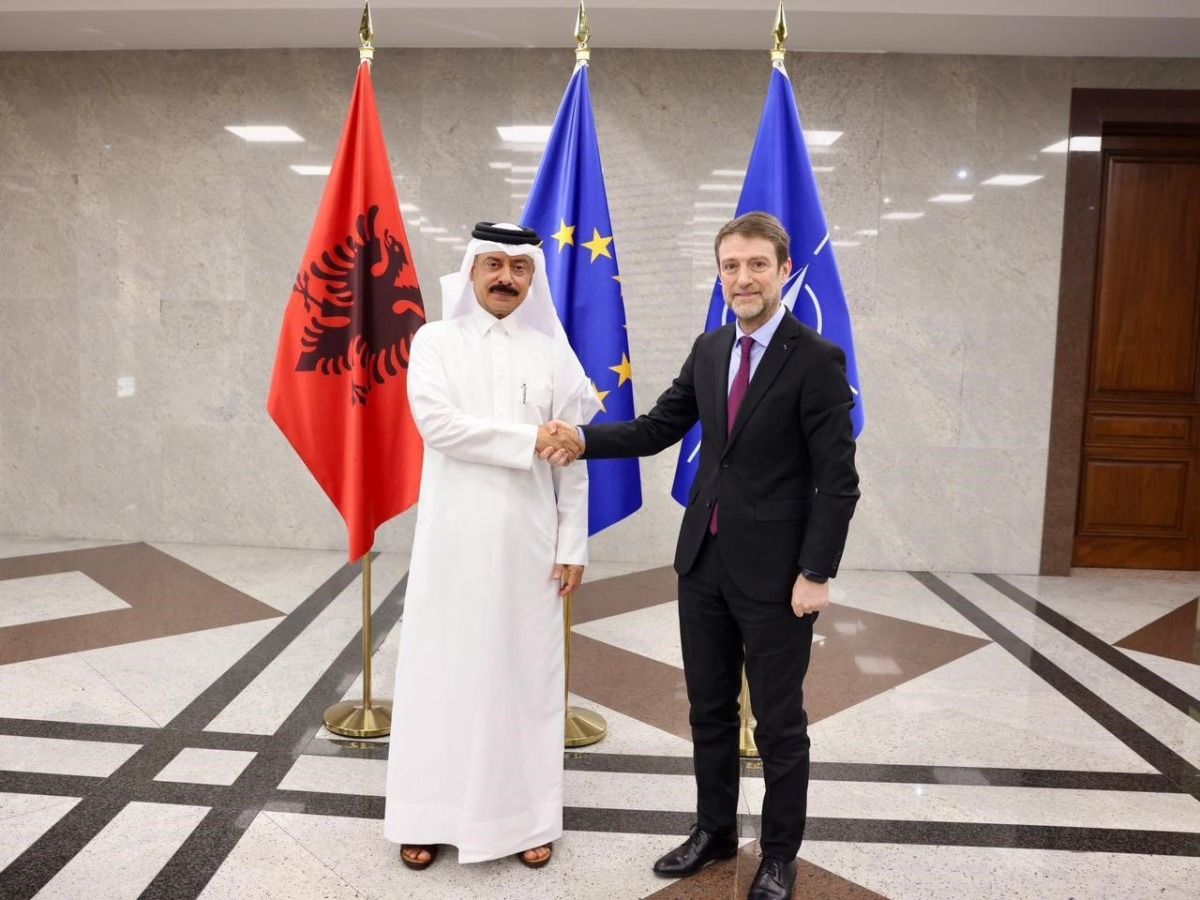 وزير خارجية ألبانيا يجتمع مع سفير دولة قطر