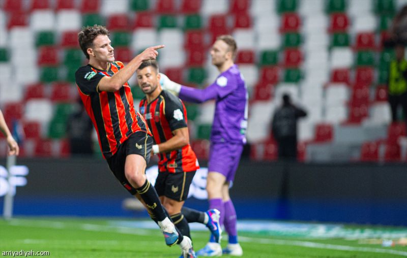 المرة الأولى.. الرياض يتأخر بهدفين وينتصر