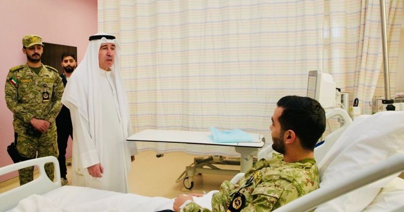 مبارك الحمود يزور مصابي الواجب ويطمئن على حالتهم الصحية