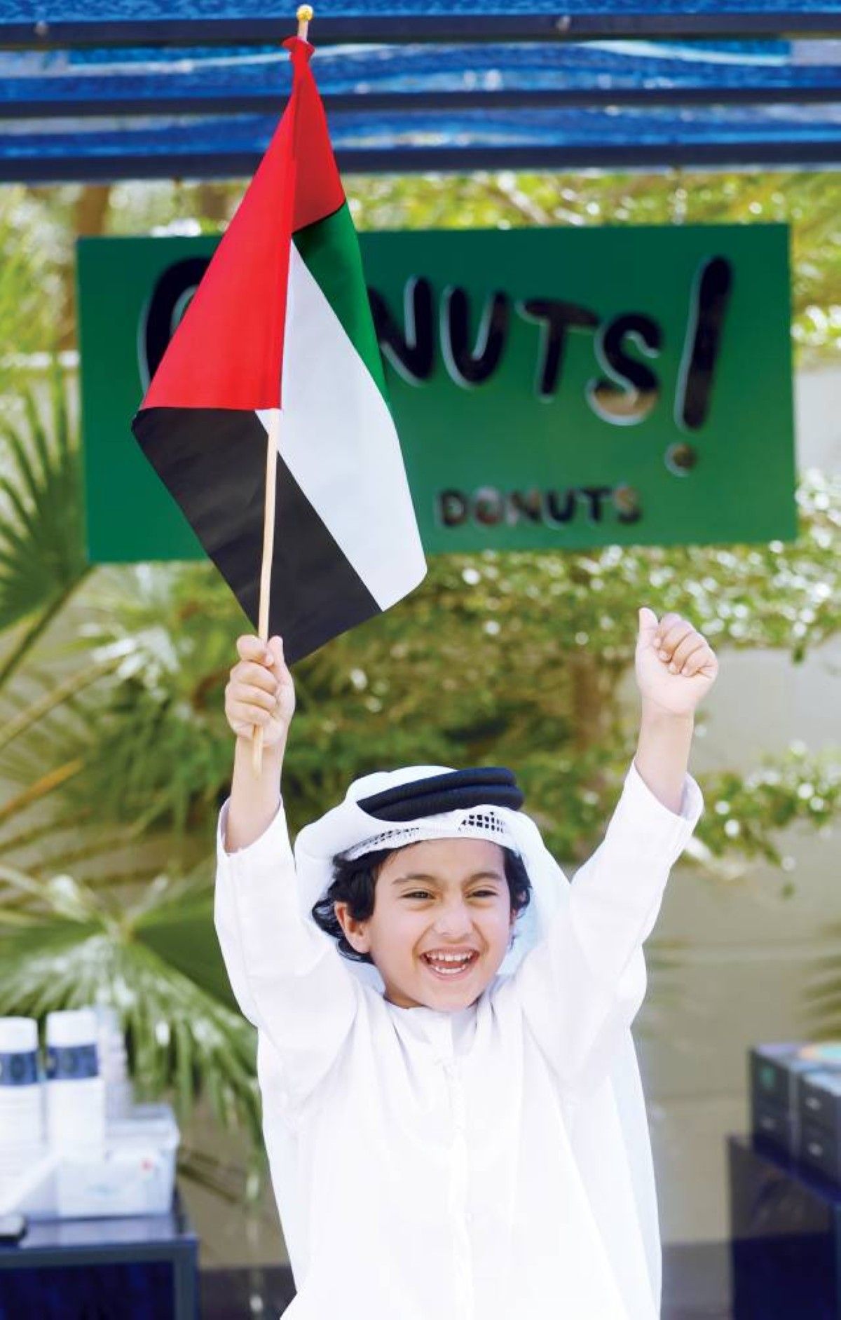 الإمارات تتوشح بالعَلَم راية عزها ورمز وحدتها