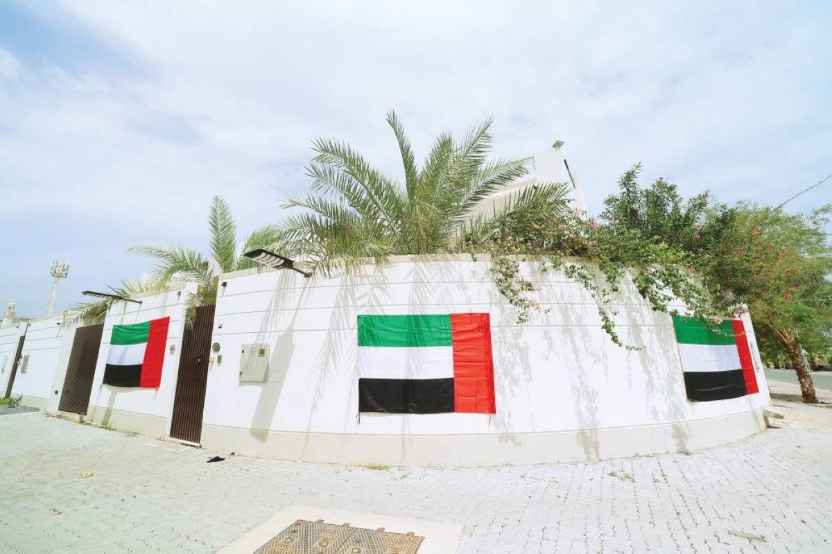 الإمارات تتوشح بالعَلَم راية عزها ورمز وحدتها