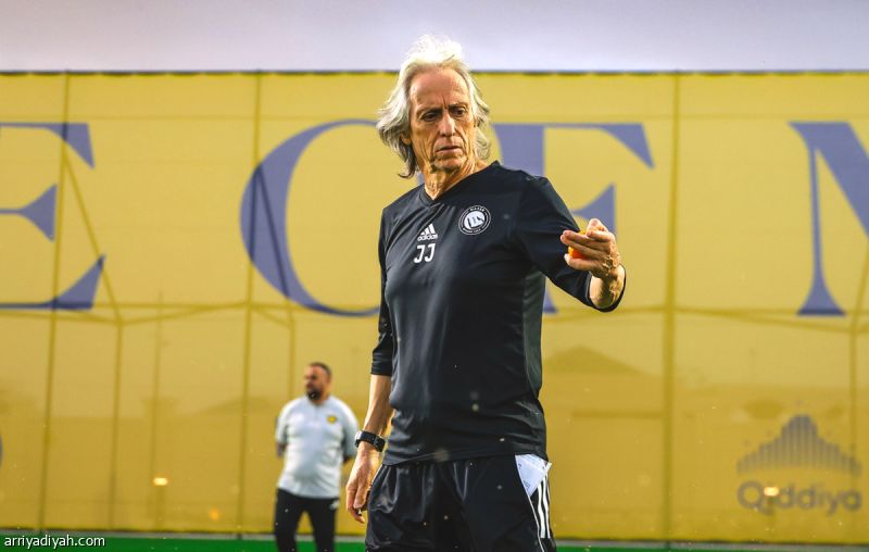 جيسوس يستدعي 7.. ومارتينيز في العيادة