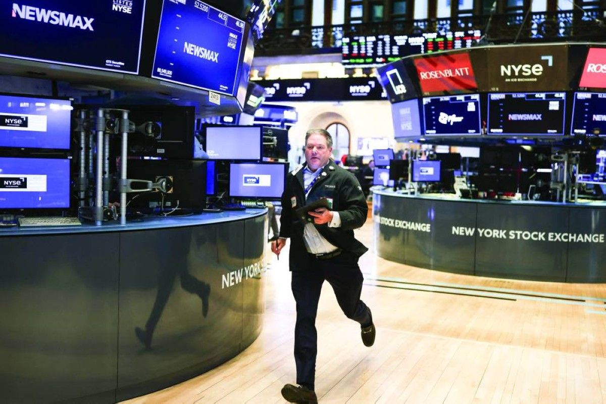 بيانات التضخم تتلاعب بالأسهم الأمريكية.. ومكاسب أوروبية أسبوعية