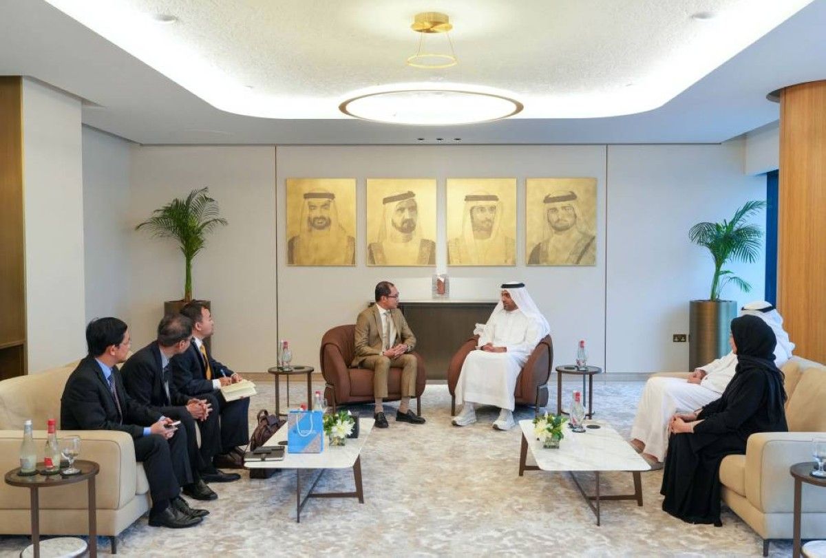 بحث تعزيز التعاون التجاري بين غرف دبي وإندونيسيا