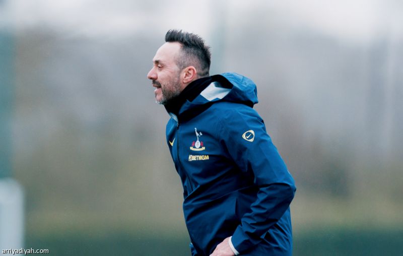 دي زيربي يسخر من قصة المال