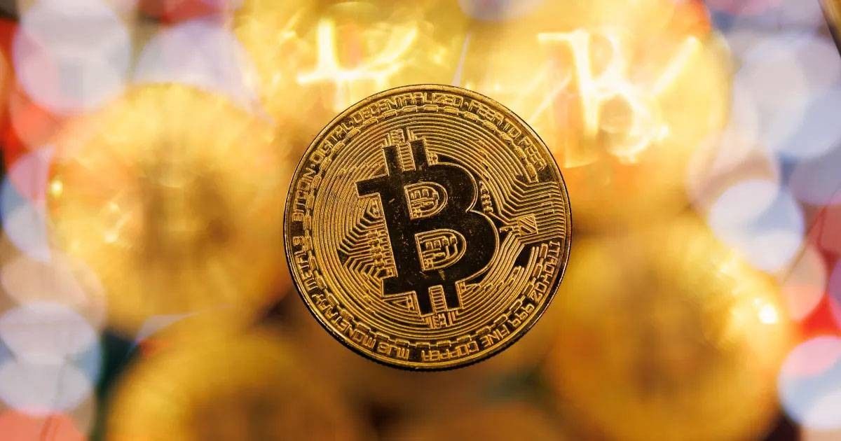 مخترع البيتكوين.. هل كُشف أكبر سر في العالم الرقمي؟