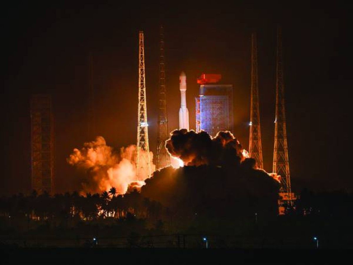 الصين تطلق قمراً اصطناعياً لدعم تكنولوجيا الإنترنت