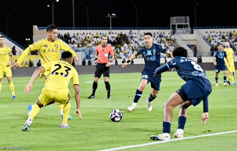 ريشة: الطريس أغفل جزائية أيمن وطرد ماني