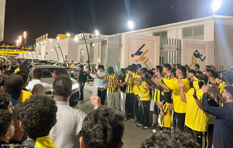 الاتحاديون يحفزون اللاعبين.. ويشترون 18 ألف تذكرة