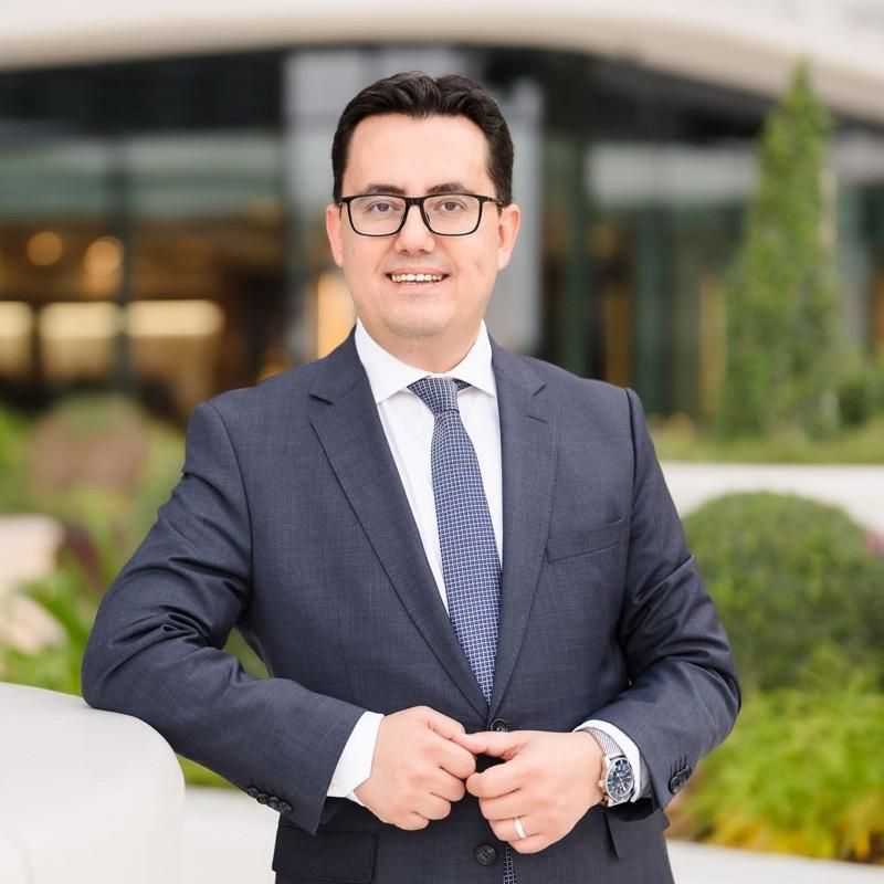 مستشفى ذا فيو يجري أول عملية استبدال كامل لمفصل الركبة بتقنية الواقع المعزز في الشرق الأوسط وأفريقيا