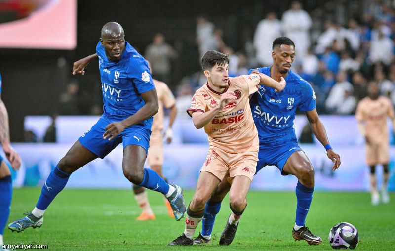 تمزق وتجمع دموي يبعدان كوليبالي عن نخبة آسيا