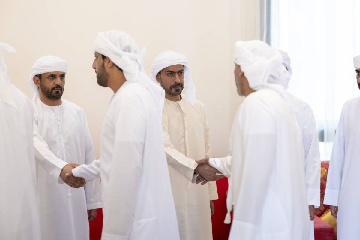 خليفة بن طحنون يعزي في وفاة نشبه العامري