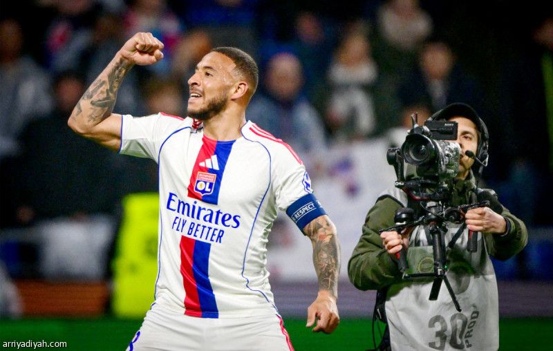 ليون يعود إلى الانتصارات بثنائية لوريان